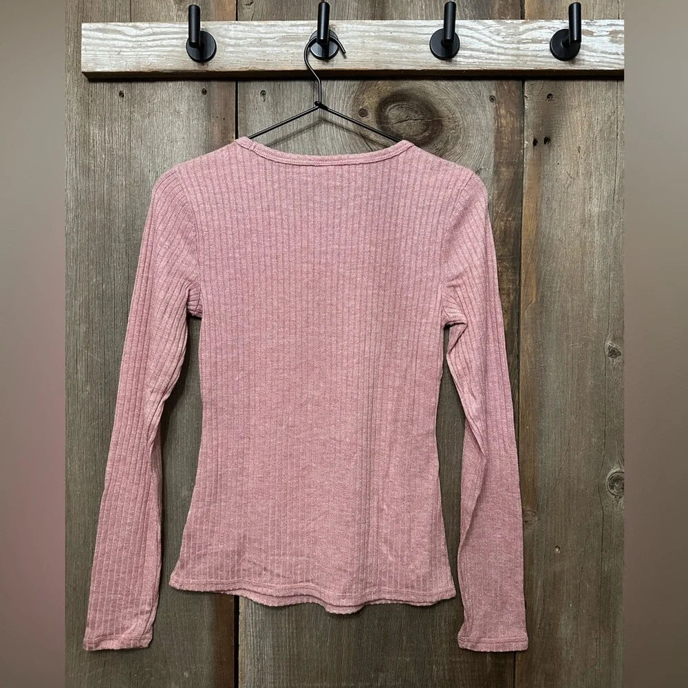 Old Navy Long Sleeve Rib-Knit Metallic T-shirt Top in Woodrose Pink Size Small - Picture 3 of 14